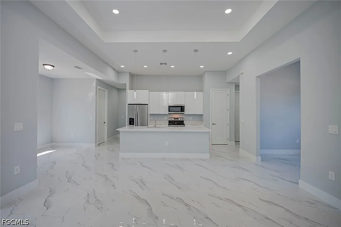 3 bed, 3.0 bath, 1702 sqft, $2,100 — Photo 4