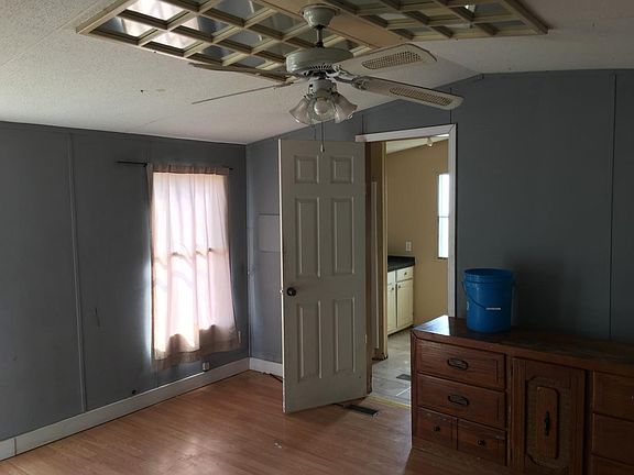 4th image of 104 W Melody Ln