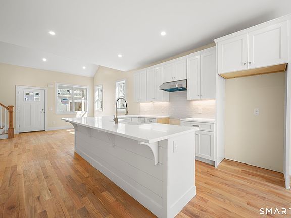 4th image of 29 Ivy Hill Road #29