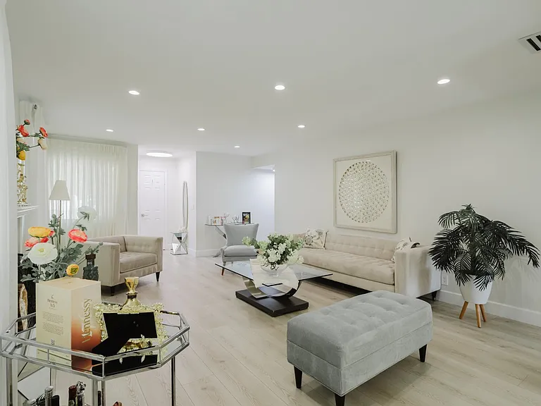 10619 Mather Ave — Photo 13