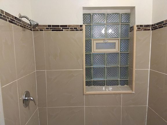 5th image of 1300 N Pine Ave #1