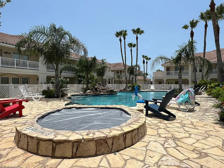 14813 Leeward Dr #404 — Photo 36
