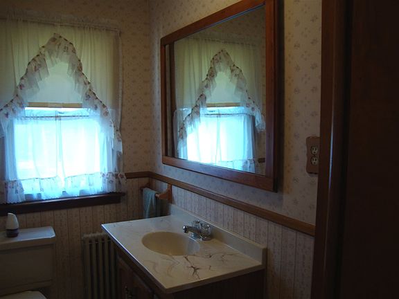 5th image of 244 Andrews St