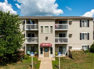 400 Trealout Dr #22, Fenton, MI 48430