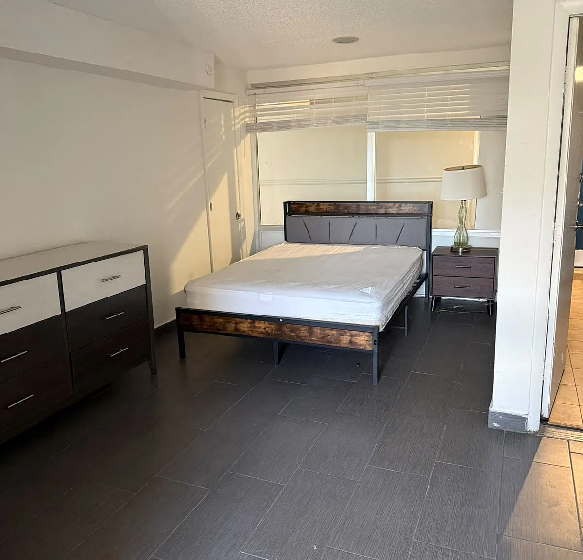 Studio, 1.5 bath, $1,195 — Photo 1