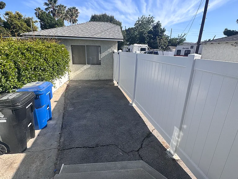15934 Kittridge St — Photo 21