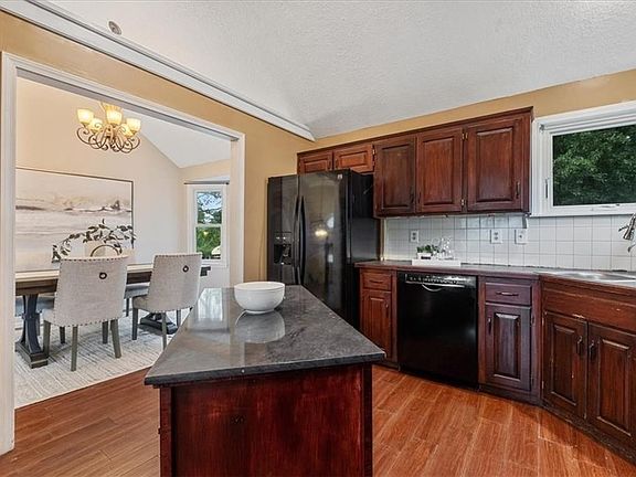 4th image of 1000 E Oakview St