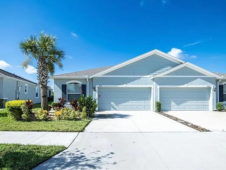 7916 Stonebrook Cir — Photo 1