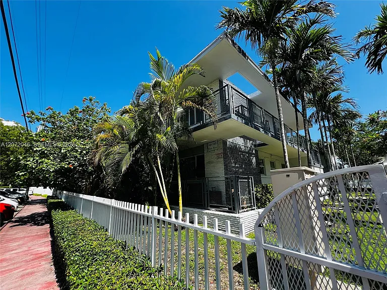 950 Bay Dr #6 — Photo 19