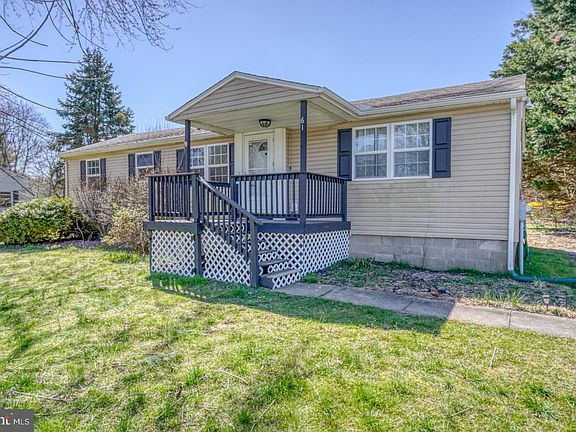 3rd image of 61 Basswood Dr