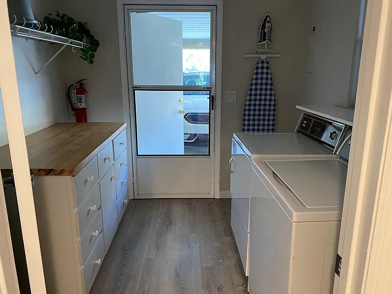 400 E Glassboro Ct #4B — Photo 2