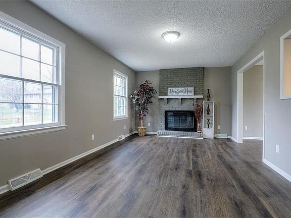 5th image of 11705 Delmar Ave