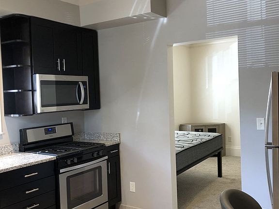 524 Hill 2 Kitchen