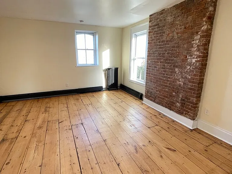 166 Montgomery St — Photo 16