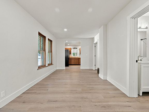 5th image of 863 W Works St
