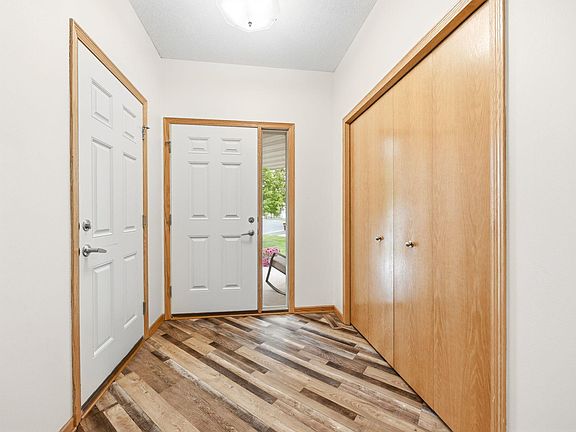 5th image of 605 Amber Ln
