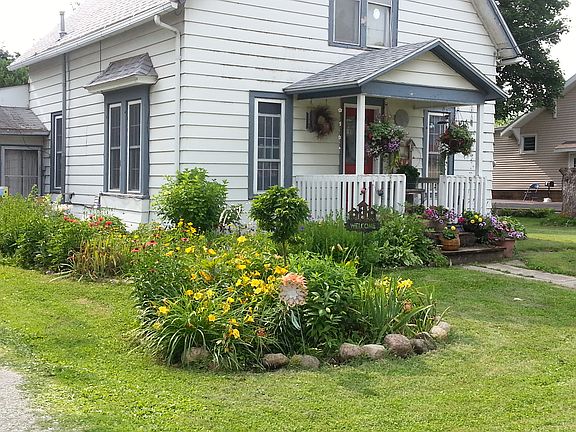 3rd image of 117 Oak St