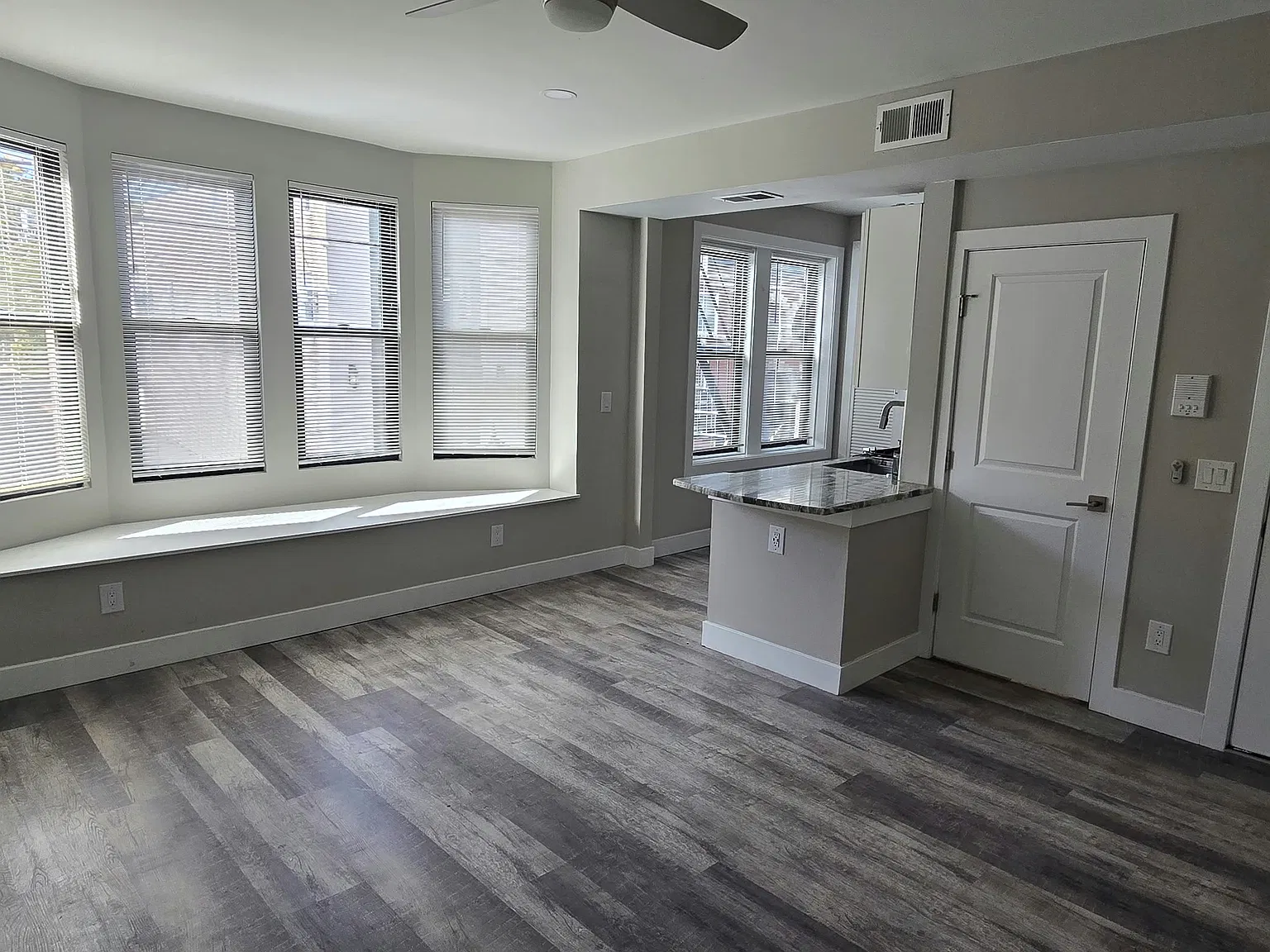 1 bed, 550 sqft, $1,900 — Photo 1