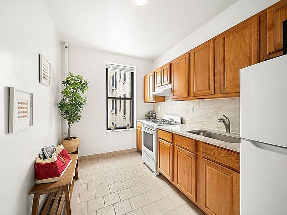 2nd image of 325 Marine Ave #D1o
