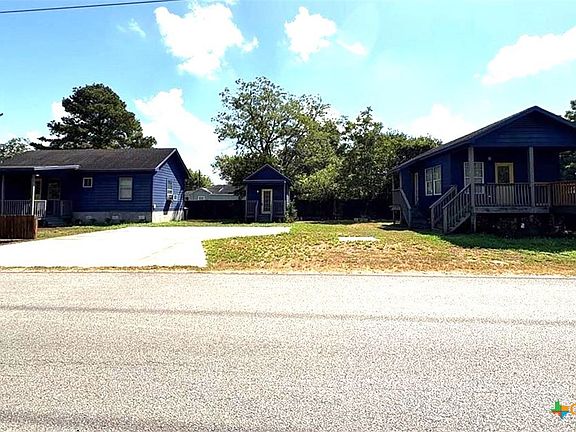 2nd image of 1017 W Nueces St