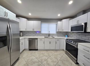7870 NW 11th Ct, Pembroke Pines, FL 33024