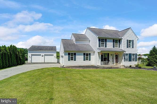 1st image of 413 Ivy Dr