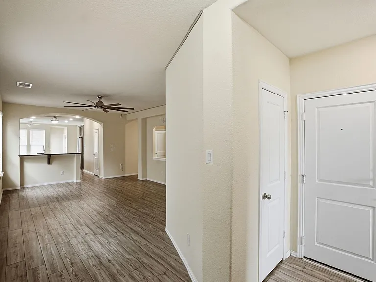 29880 Dovetail Bluff Ln — Photo 3