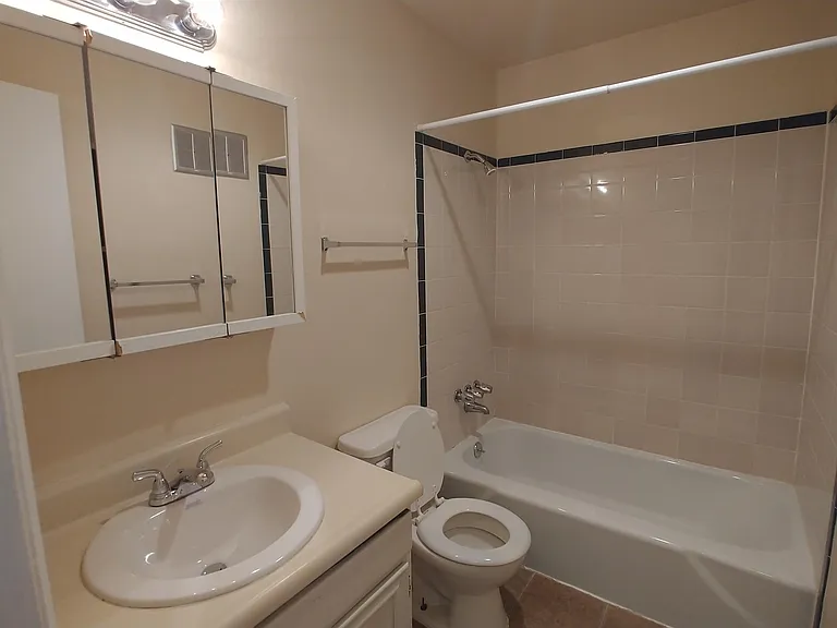 Bruin Manor (TS) — Photo 22