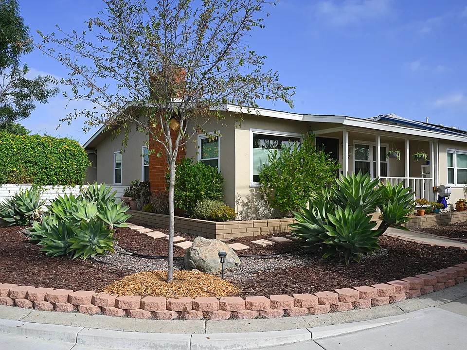 2412 Baily Ave