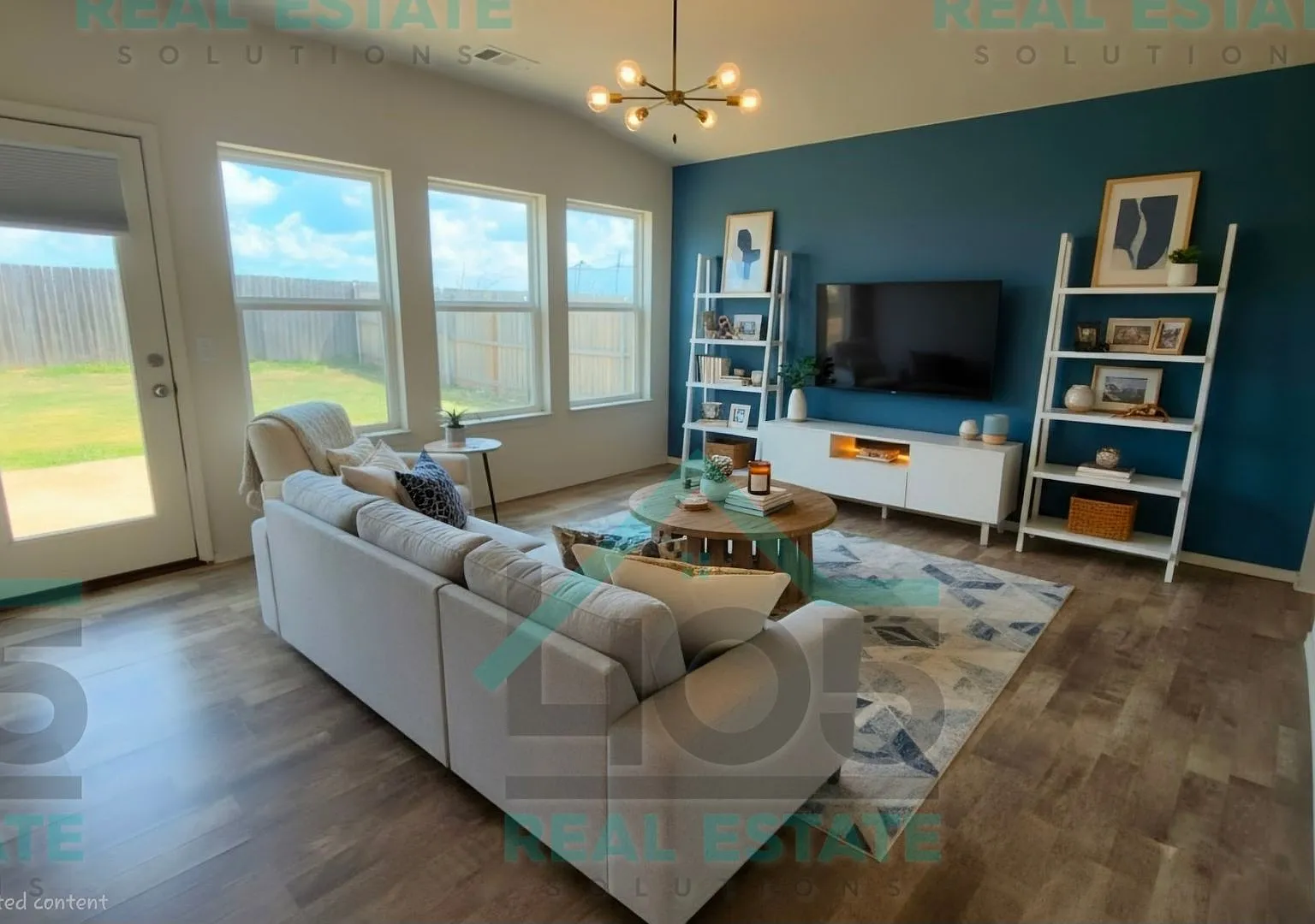3 Bedroom Yukon — Photo 1