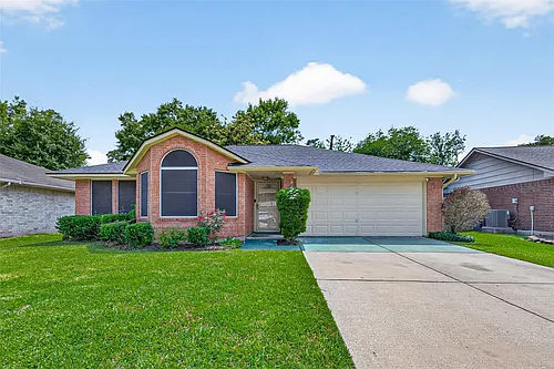 2502 Old Oak Ln Photo 1