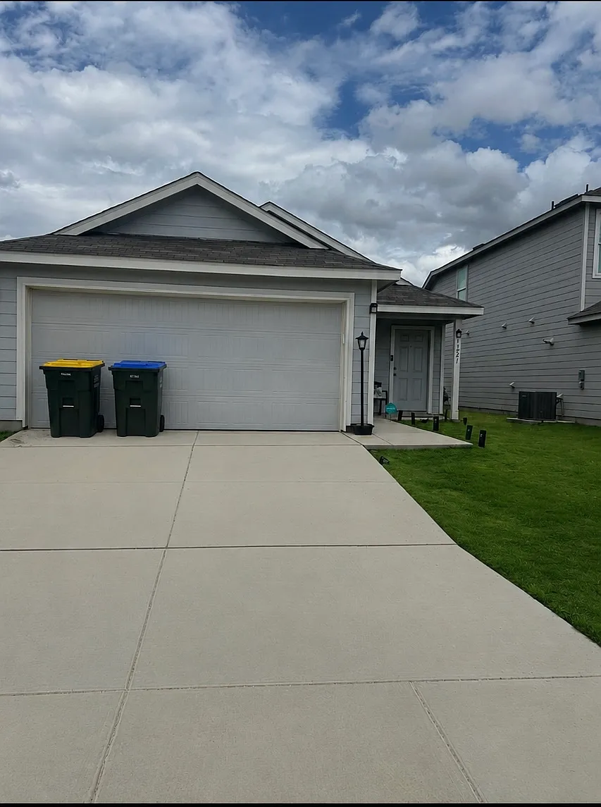 4 bed, 1600 sqft, $1,750 — Photo 1