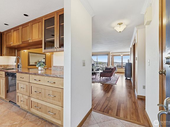 5th image of 1668 S Wilton Rd