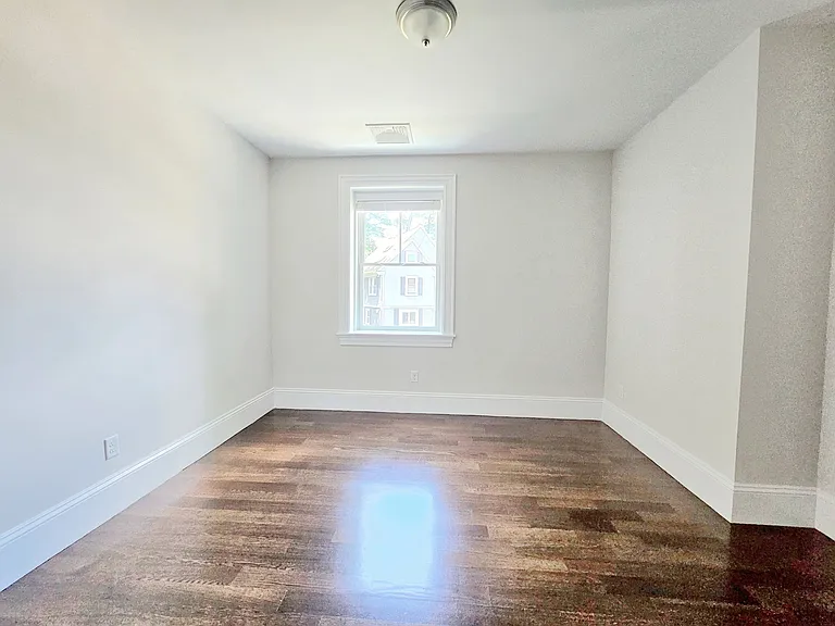 2044 Beacon St #9 — Photo 15