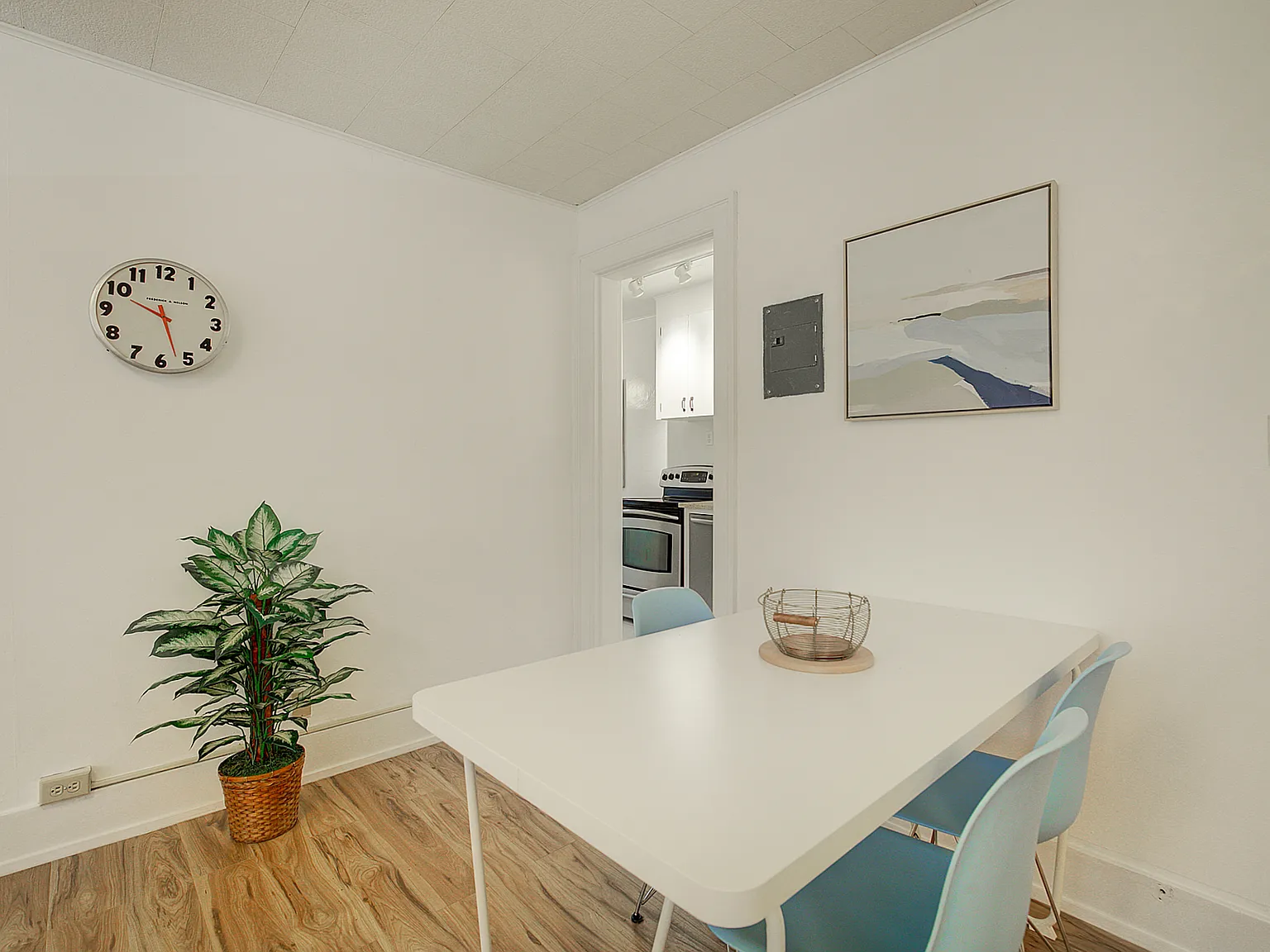 1 bed, 715 sqft, $1,900 — Photo 2