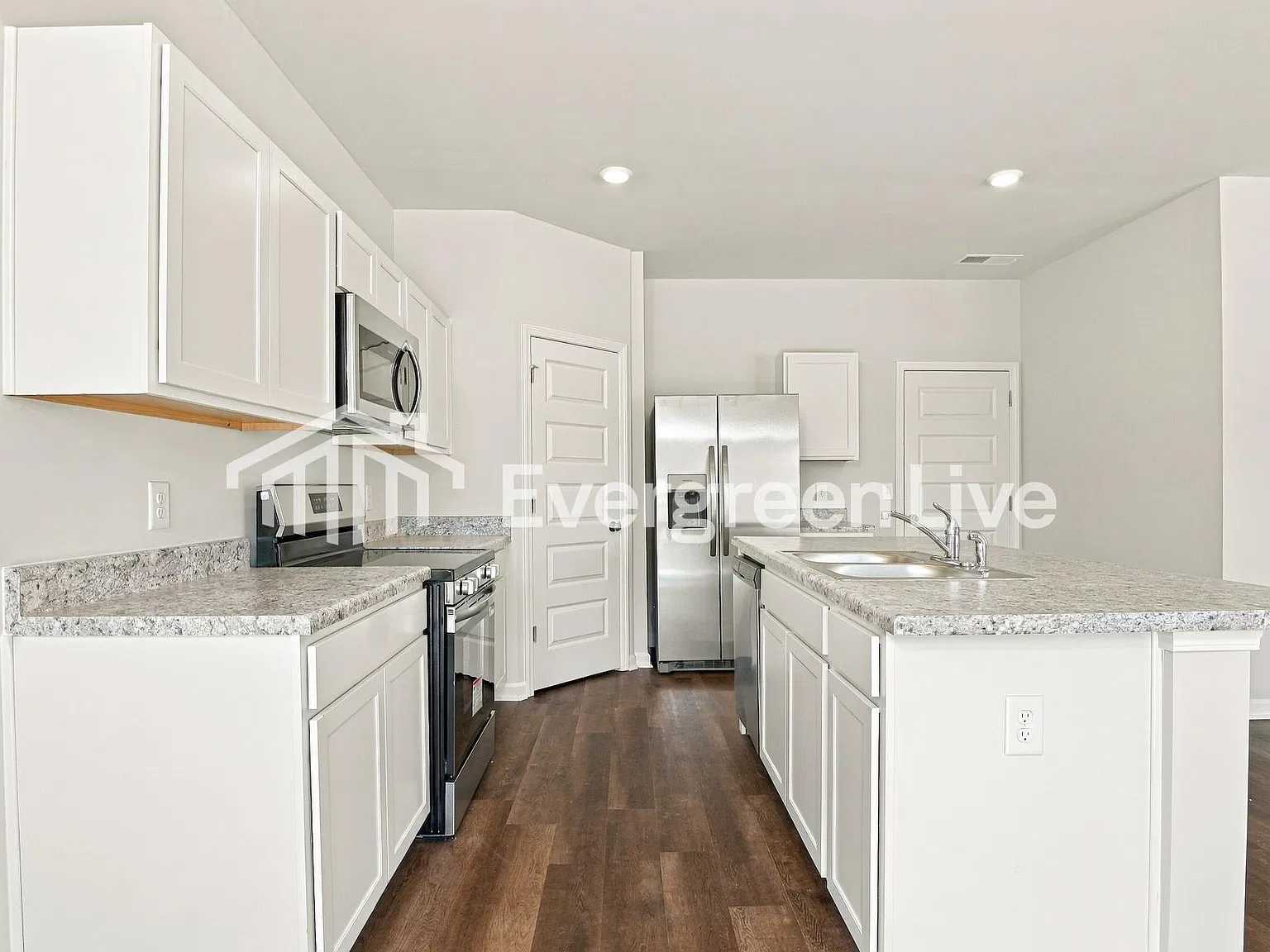 3 bed, 2.5 bath, 1689 sqft, $1,555 — Photo 2