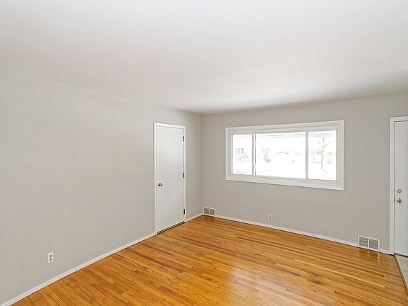 3rd image of 278 Tampa Ave
