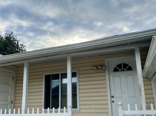 32 Wellington St #1, Hempstead, NY 11550