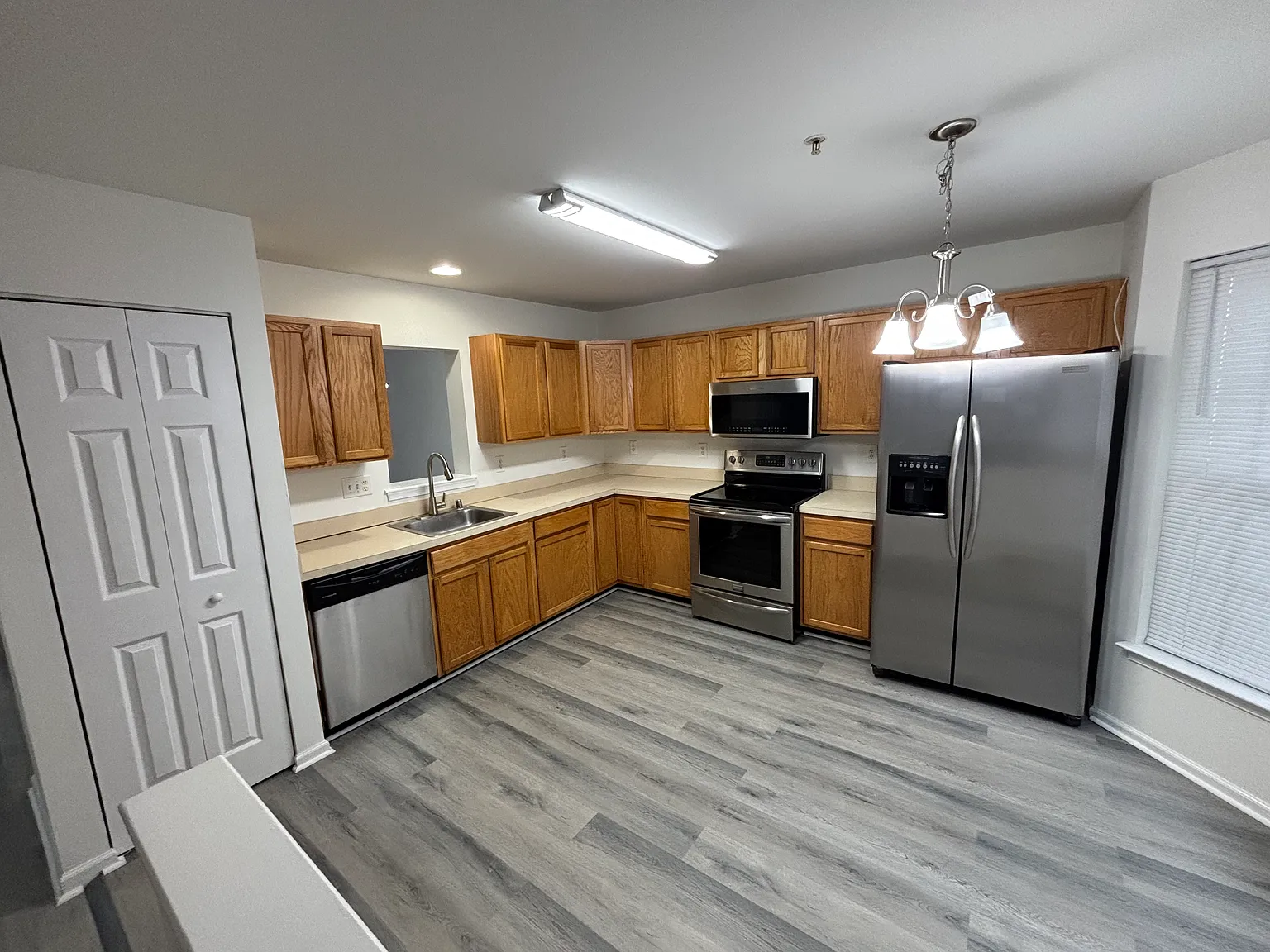 3 bed, 2.5 bath, 1650 sqft, $2,700 — Photo 3