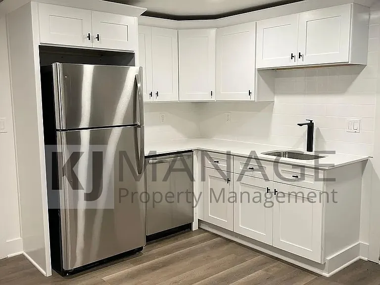 90 W Meyers Ave — Photo 2