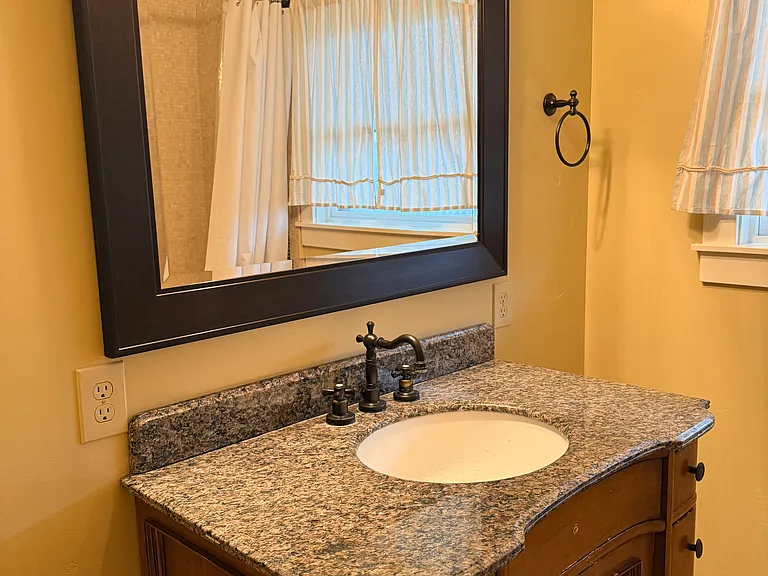 215 Woodrow Ave — Photo 18
