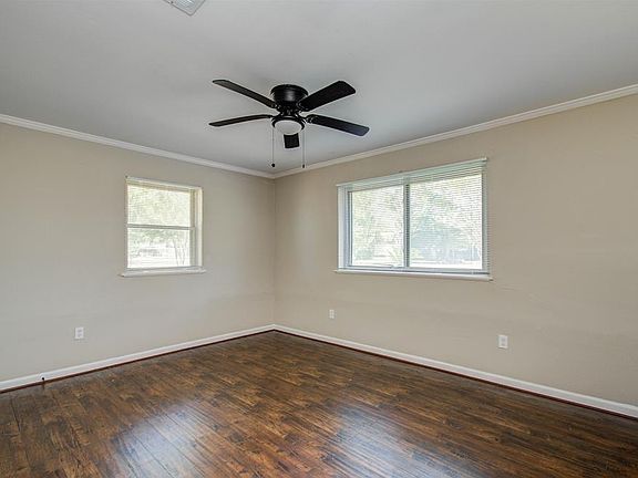 5th image of 220 Stuart St