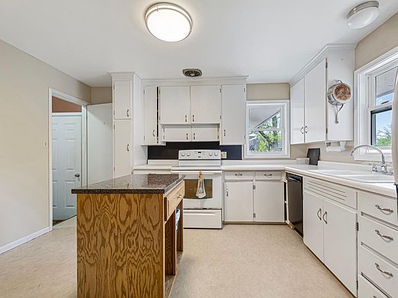 5th image of 410 Murray St