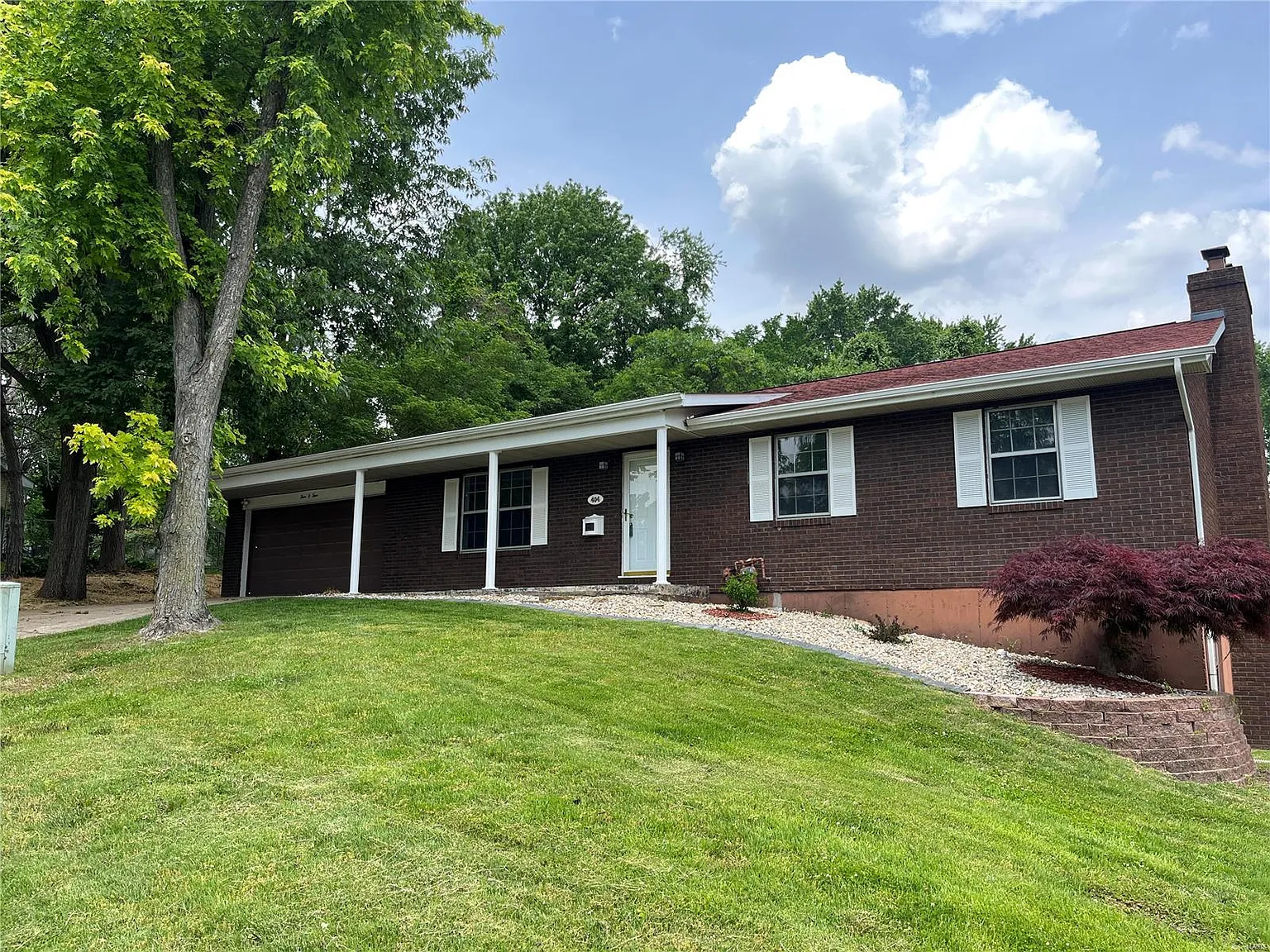 404 Camelot Dr photo 1