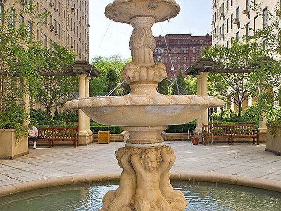 5th image of 333 W 56th St APT 4L