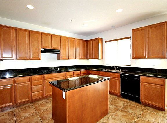 4th image of 6165 Medinah St