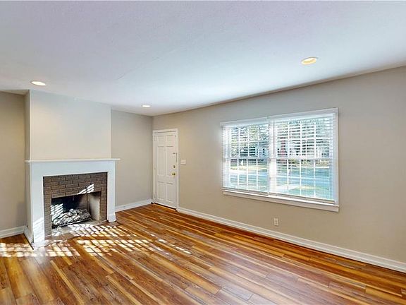 3rd image of 3054 Calais St