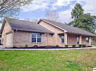 1366 Crystal View Dr, Sevierville, TN 37876