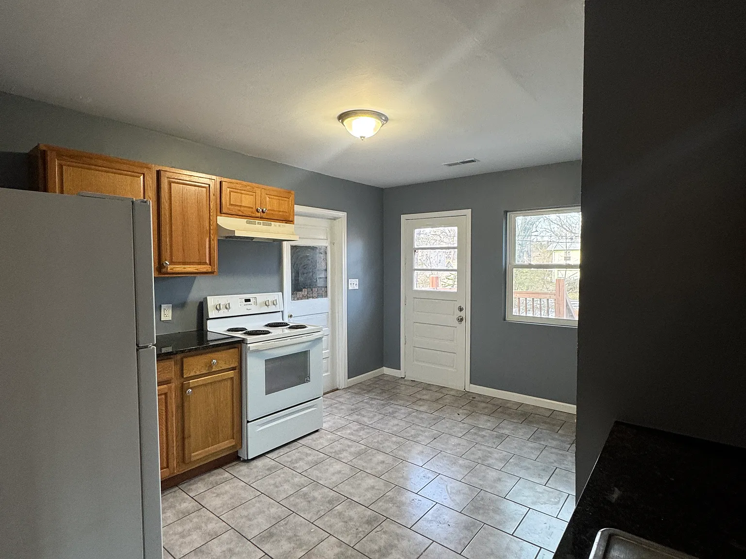 3 bed, 1400 sqft, $1,950 — Photo 3
