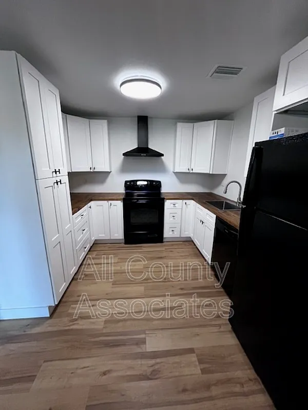 3 bed, 2.0 bath, $1,995 — Photo 4